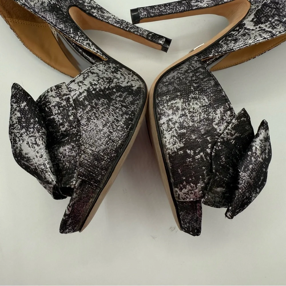 Badgley Mischka Platform Peep Toes Metallic Silver-Black Bow Heels Size 7.5 M - Picture 16 of 16